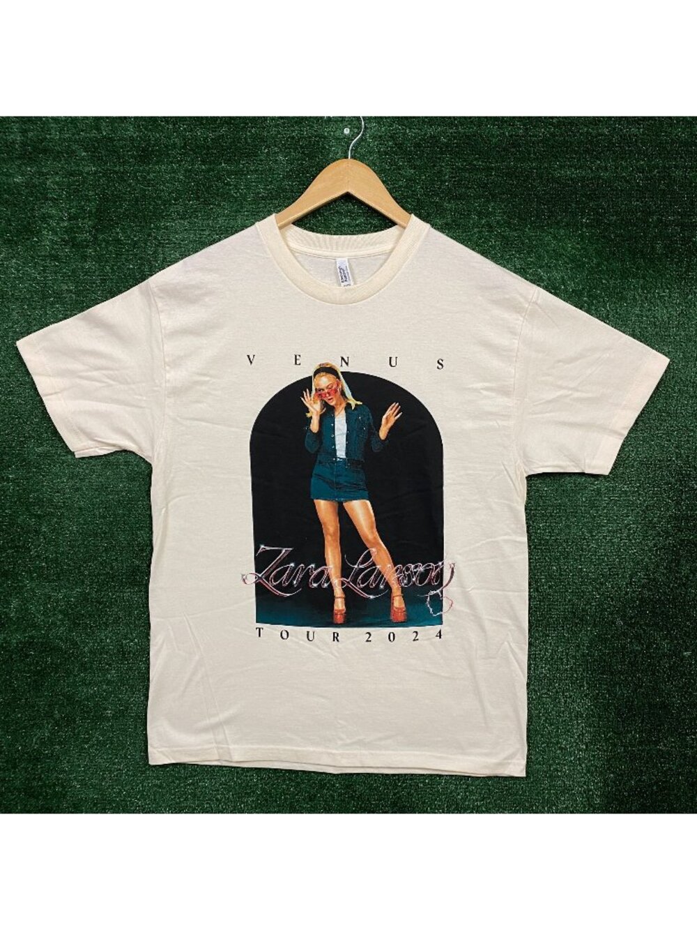 Zara Larsson Venus Tour T-shirt size  Large